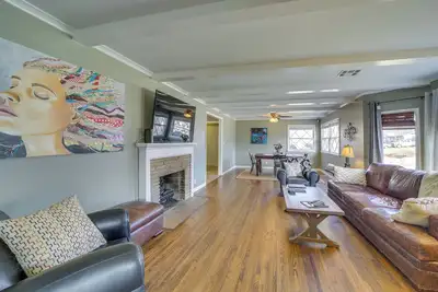 Image de Tulsa Home w/ Yard: 5 Mi to Downtown!