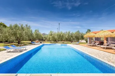 Image de Modern Apartment with Pool and Garden - Marceta 2