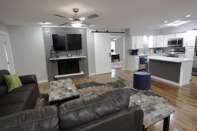 Image de Beautiful 4 beds & 3 full baths home