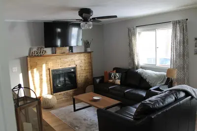 Image de Deer-View Cabin - Remodeled Cabin with Spacious Yard and Cozy Living