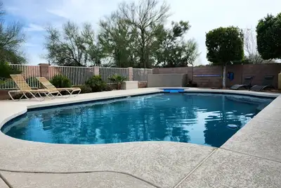 Image de 2 Car Garage * Tesla Charger * King Beds * 2 Master Suites * Hot Tub * Pool