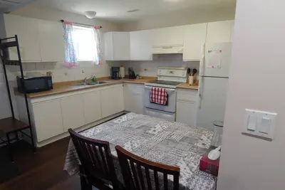 Image de Newly renovated comfortable apartment in Windsor
