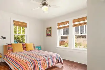 Image de Simple Cottage in Atx. Walk to Sxsw, Rainey and East Aust to