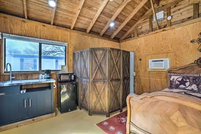 Image de Waterfront Lake Dunlap Studio Cabin w\/ Dock