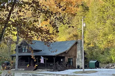 Image de Rustic cabin just outside of Madison!