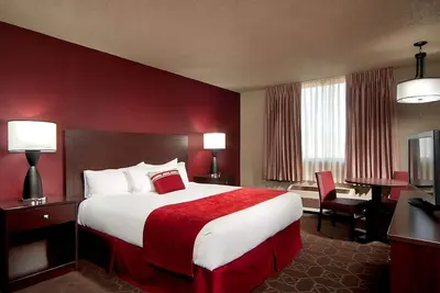 Image de Free Onsite Parking, Santa Fe King Non Smoking Room at Edgewater Casino Resort