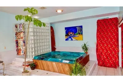 Image de Historic skatepark w/ Hot Tub located near Abe Lincoln's home!