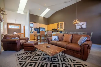Image de Spacious Townhome in with Spectacular mountain views \n_