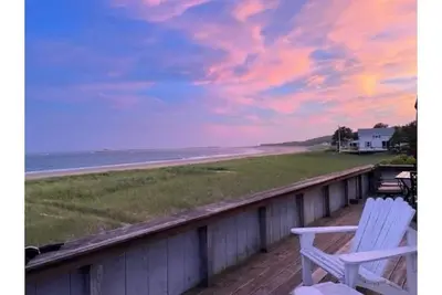 Image de Popham Beach Oceanfront Cottage, 4 bedrooms, 2. 5 bath, sleeps 9