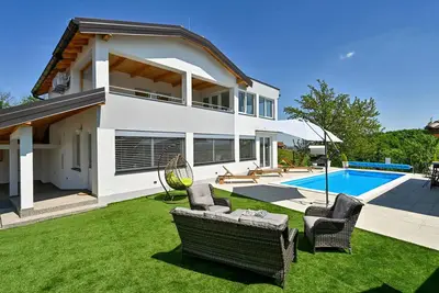 Image de Belle maison Ă Vinica Breg avec WiFi