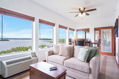 Image de Penthouse Condo with Stunning Lake View and Sunroom - The Majestic at Table Rock