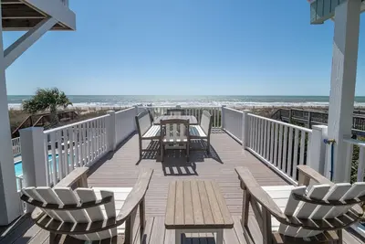 Image de Time Out - Oceanfront w/Heatable Pool, Boardwalk Promenade with Seating