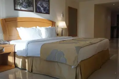 Image de Furnished Studio Apartment Near Khalid Lake Shj