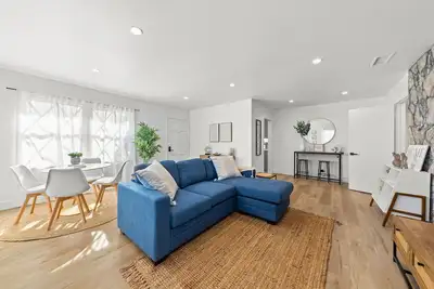 Image de Family friendly SoCal Vacation Home- 10 min to airport! 20min to theme parks!