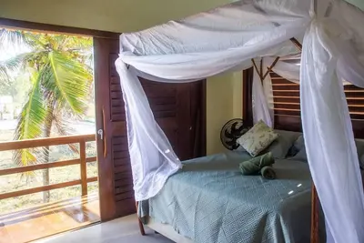 Image de Impeccable 4-Bedroom Beach House with a great view