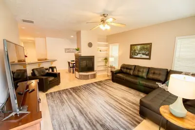 Image de Cozy 3-Bedroom Oasis in the Heart of the City - Perfect for Your Next Getaway!