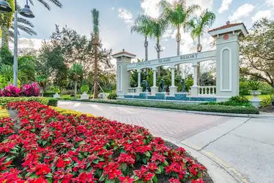 Image de Paradise Found: Luxurious 5-Bedroom / 3 Bath Retreat with Pool in Emerald Island