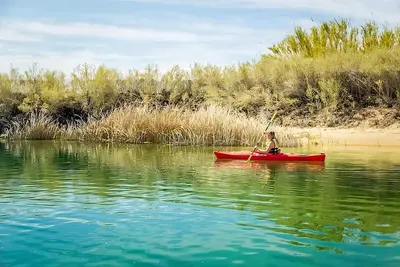 Image de Edgewater Casino Resort, Sedona River View King Non Smoking Room, Free Parking!