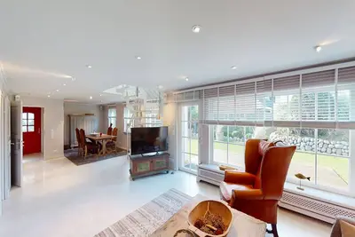 Image de Hochwertig Ausgestattetes Einzelhaus mit Umzäuntem Garten in Alt-westerland