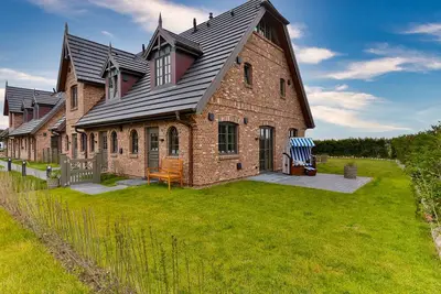 Image de Exklusives Neubau-hausteil mit Garten und Wundervollem Salzwiesenblick