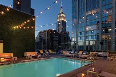Image de Modern and 2 Spacious Units Near Midtown Attractions, Rooftop Pool + Bar!