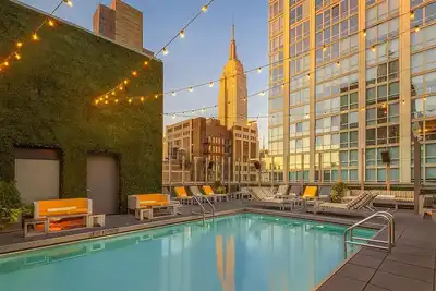 Image de 2 Classy Units Near to Nyc Iconic Attractions! Pool and Rooftop Lounge