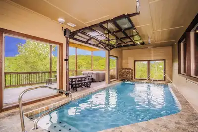 Image de Grand Splash Lodge: Views, Indoor Pool, Theater, Games, Hot Tub, Wifi