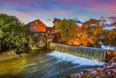 Image de New 5 Bedroom, minutes from Pigeon Forge Parkway! Free Passes Included!