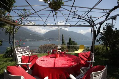 Image de Red House - Lake view