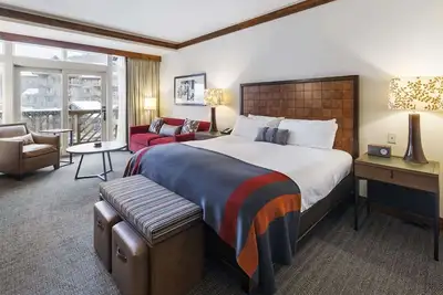 Image de Top Floor Studio, North Wing, Lodge @ Spruce Peak