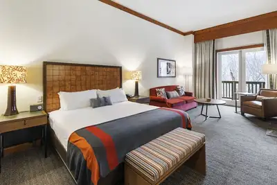 Image de Ski in/out! Large Studio in Lodge at Spruce Peak
