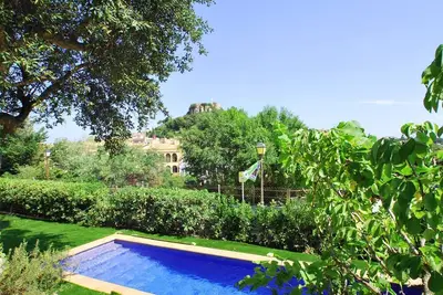Casa Can Pau (Center)