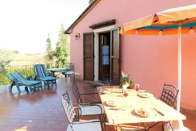 Image de Three-room apartment with large terrace in farmhouse with pool