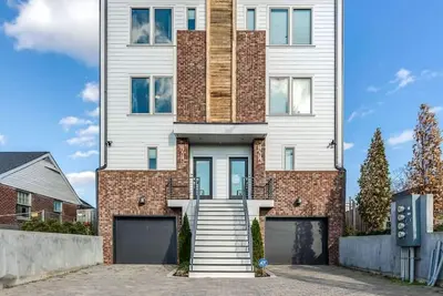 Image de Sleep 24* 2 Homes Side by Side* Game Room *Close to Broadway