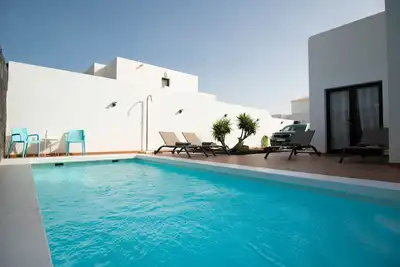 Image de Moderne Villa mit Privatem Pool und Wlan