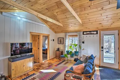 Image de Hike & Swim On-Site: Cozy Falls Brook Cabin