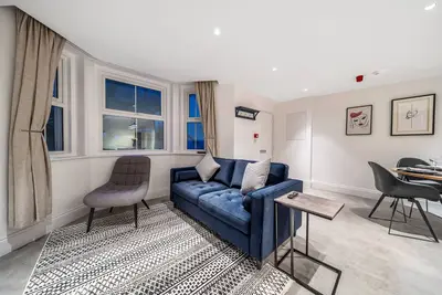Image de Trendy 2 bedroom and 2 bathroom apartment minutes from beach
