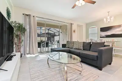 Image de 6Br/4. 5Ba Pool Townhome 8 miles to Disney@Solara
