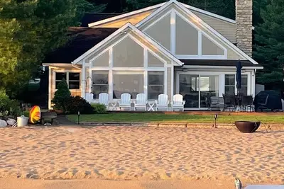 Image de Baldwin, Mi beach front home on Big Star Lake, 3bed\/3bath+bunks sleeps 14