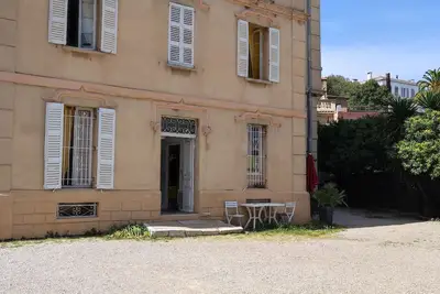 Image de La ''Beach House ''  3ch(4) - 8(9) lits - Plages Port, proche Palais.