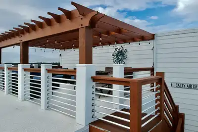 Image de Oceanview New Home with Amazing Rooftop and Rec Room! Under 3 min walk 2 beach!