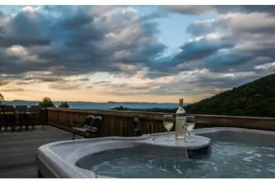 Image de Helms Mountain Getaway with Hi Speed Internet
