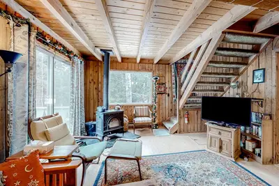 Image de Dog-friendly home with woodstove & W/D - next to golf course and near skiing