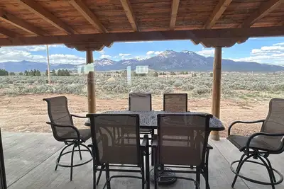 Image de Brand New home with spectacular mountain views