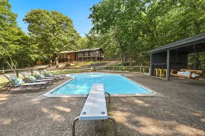 Image de Woodland - Downtown - Outdoor oasis - Pool