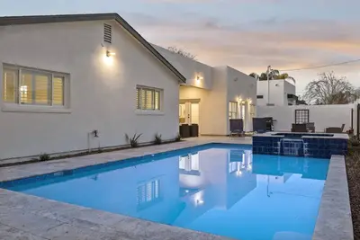 Image de Modern and Classy Old Town Scottsdale Retreat! Pool, Hot Tub, Game Room!