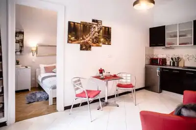 Image de Lovely, compact quiet flat in the center (Nari's)