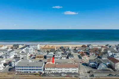 Image de New To The Market - 1 block from the beach!