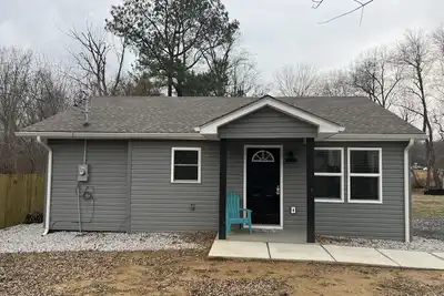 Image de Charming Home just minutes from Interstate and Mall