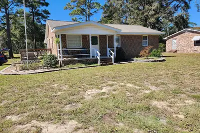 Image de 2 miles to the beach! ! Full renovated home with Icw views